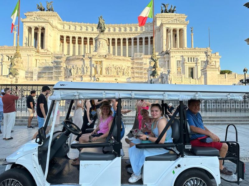 Top 10 Rome tourists attractions by golf cart